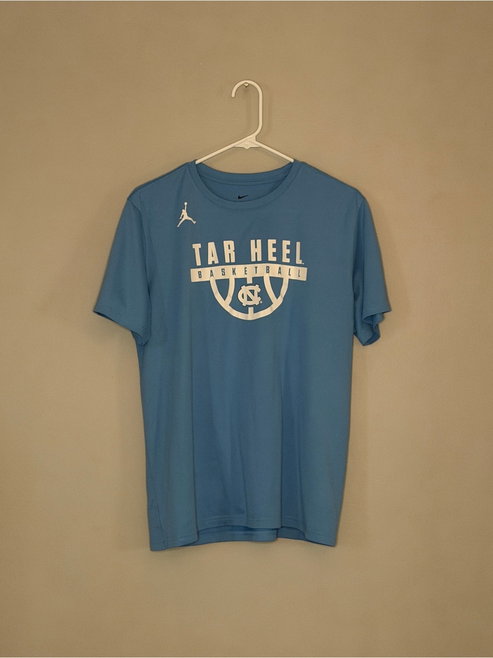 Men’s large unc basketball tshirt